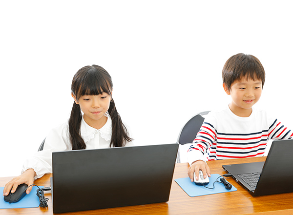能力開発センター 個別コース with AI小学生。チームコーチングによる個別指導で毎日の学習習慣を定着。担任と教科担当Wサポート。担任、学習状況全体をフォロー。教科担当、専門教科を徹底サポート。